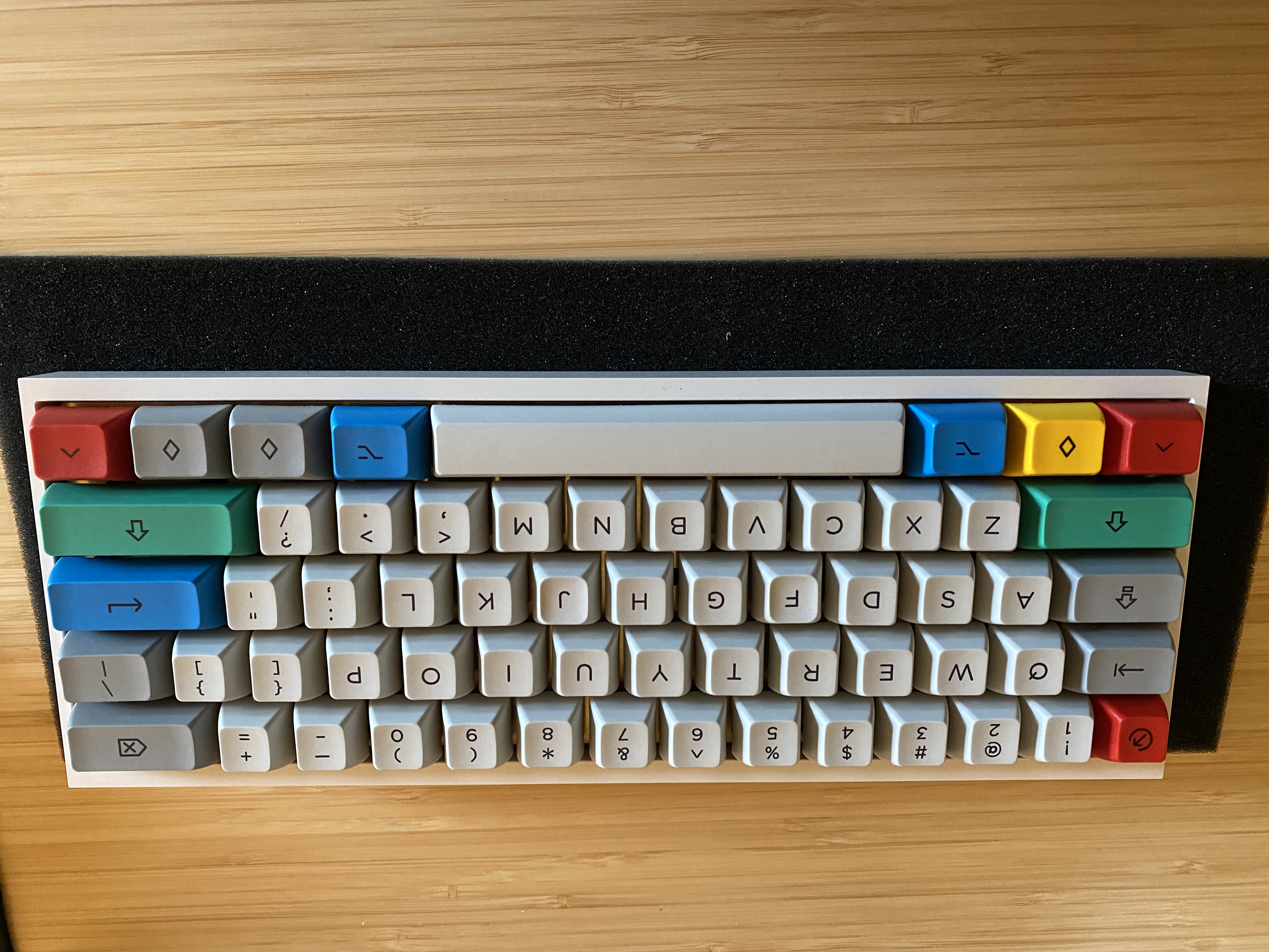 Tofu 60 keyboard with Granite R3 SA keycaps